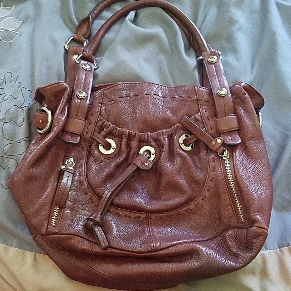 B. Makowsky brown leather purse